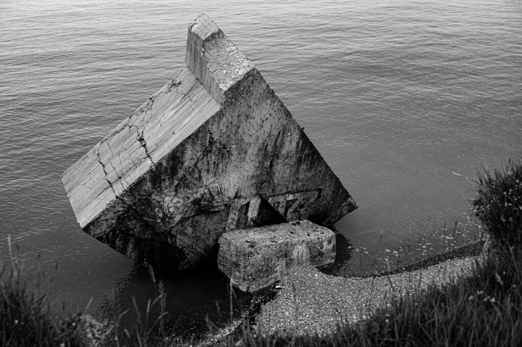 Le Bunker allemand planté sur la plage de Sainte Marguerite