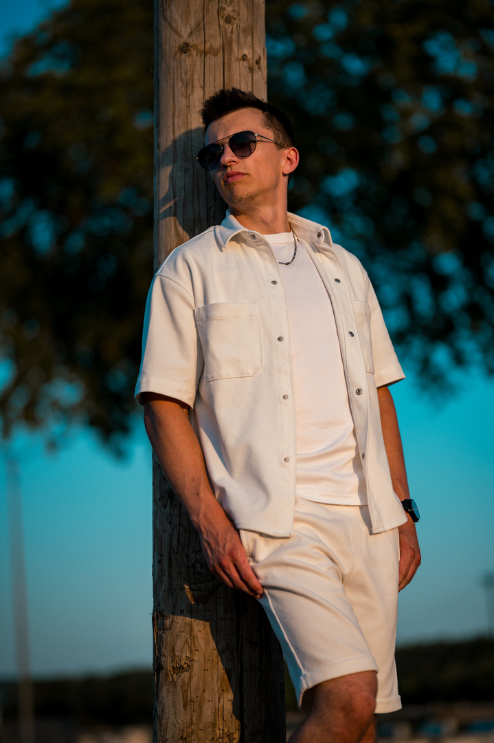 Portrait d'AntOne à la golden hour à Rouen